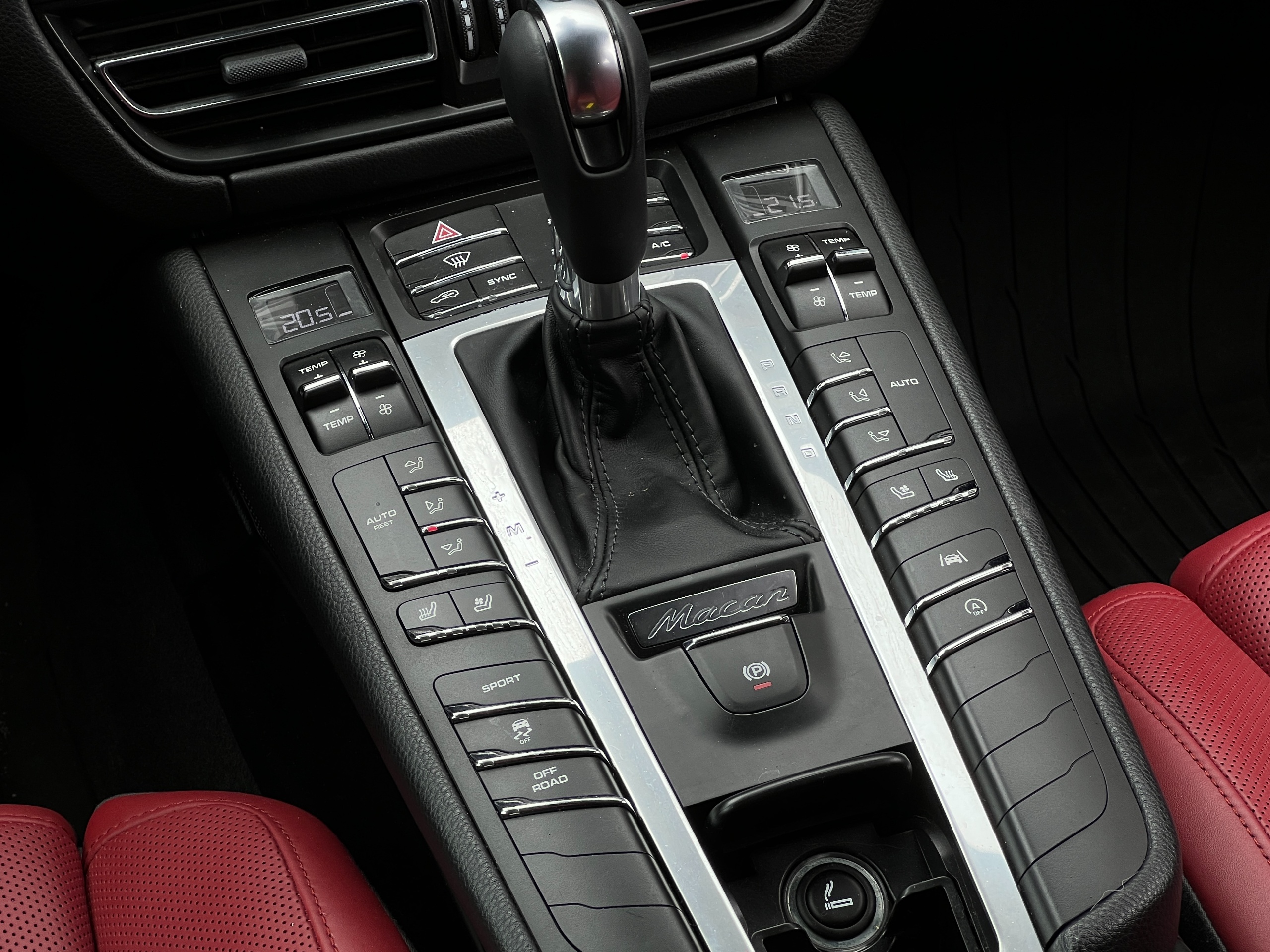 2020 Porsche Macan - Image 11